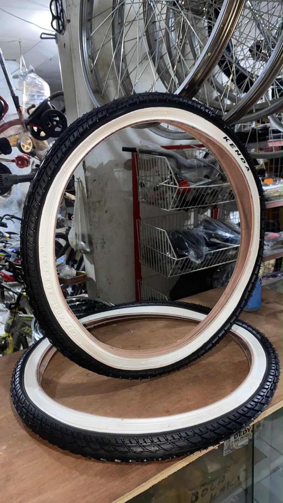 Ban luar Kenda 20x2.125
