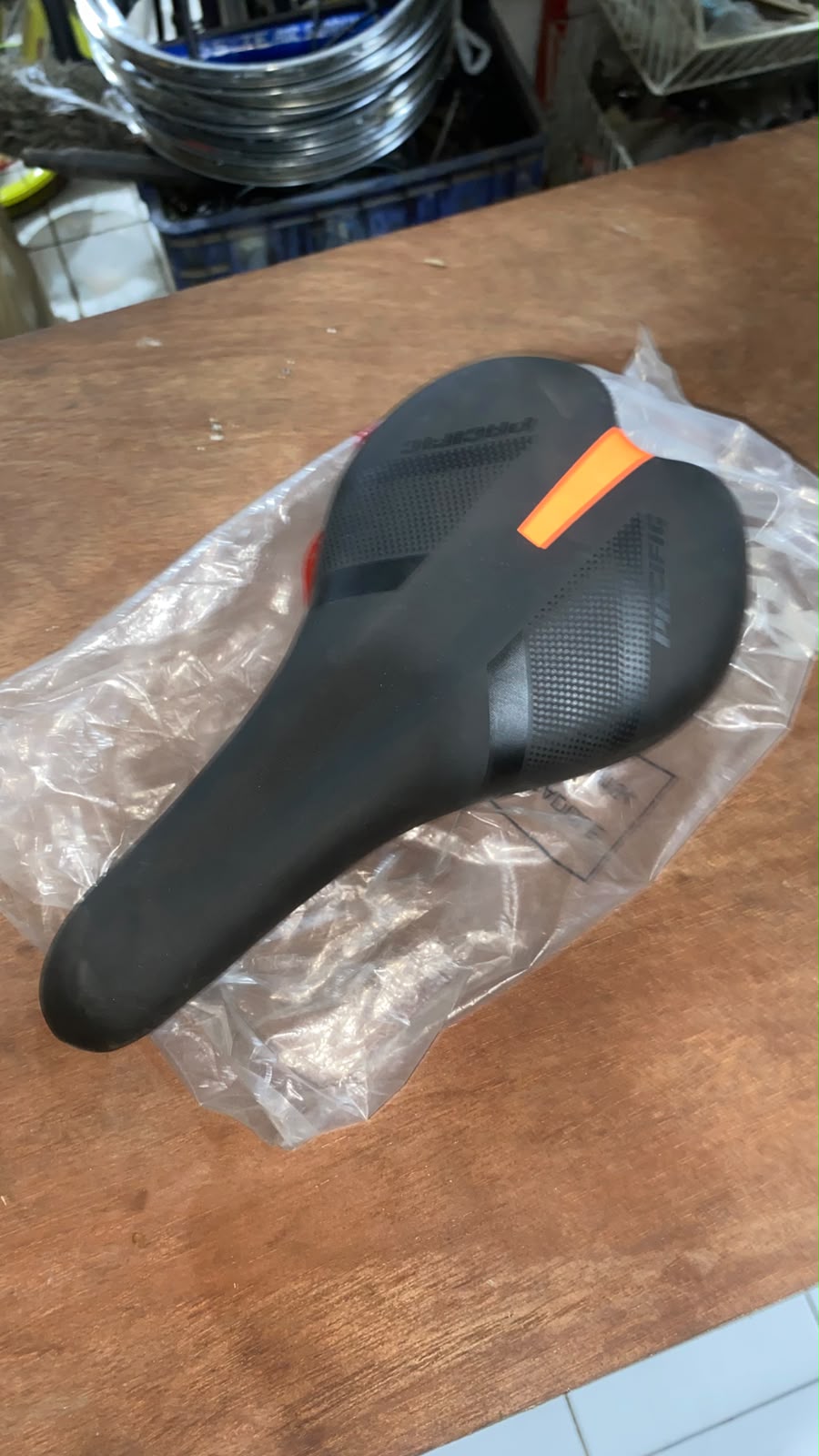 SADDLE BMX