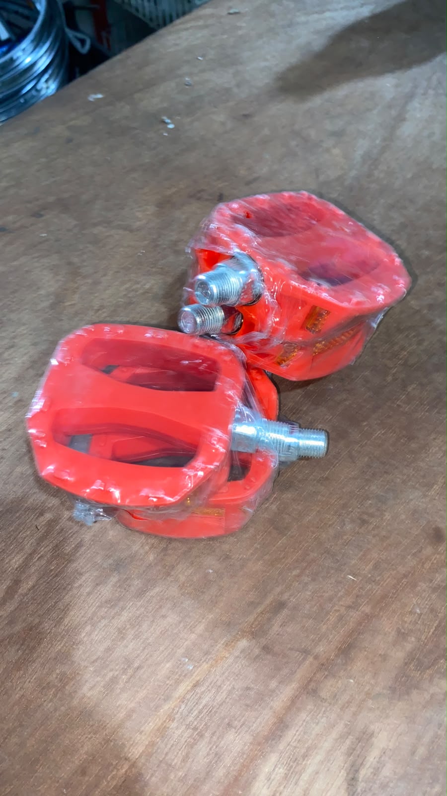 Pedal bmx merah united